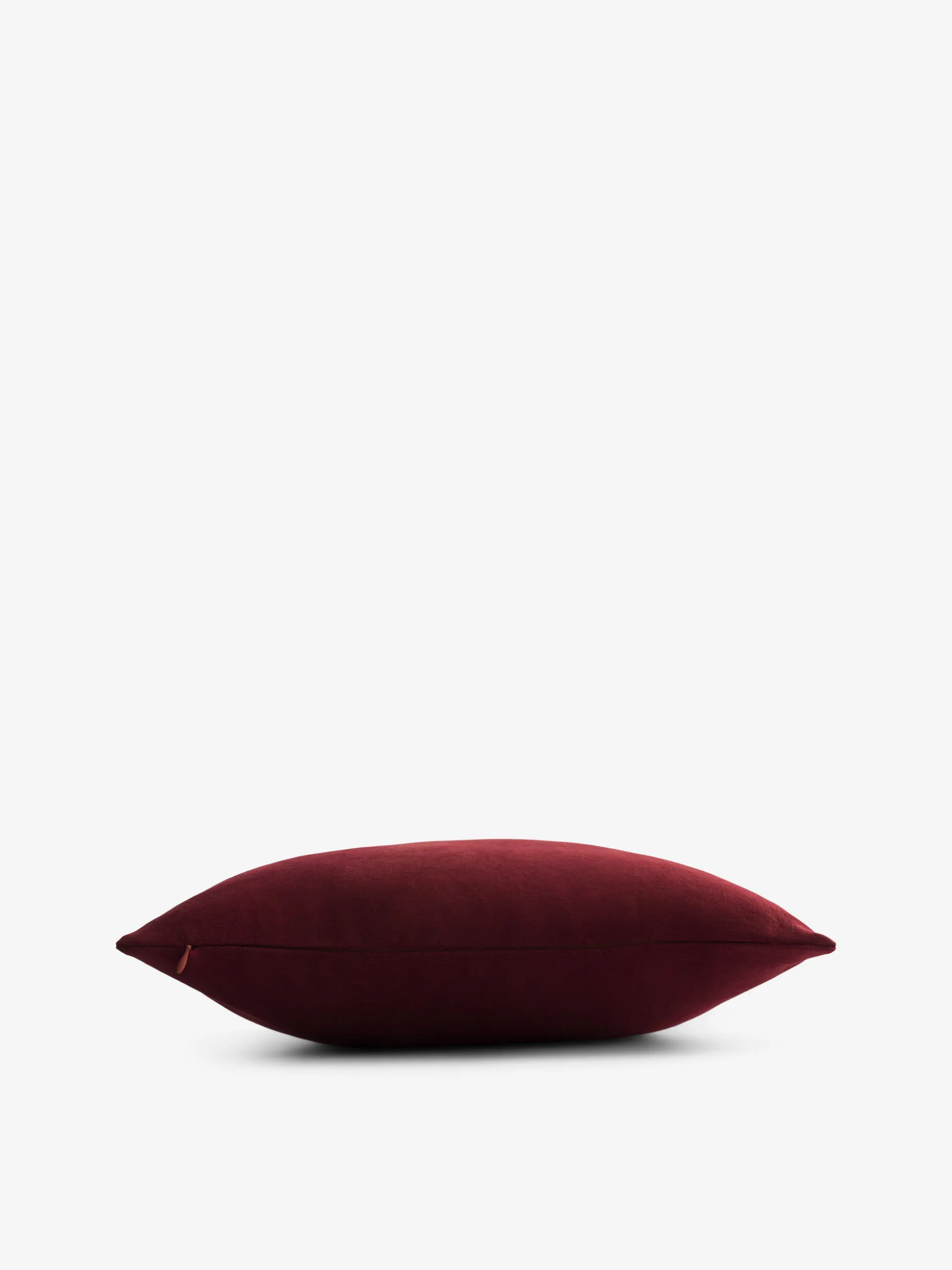 Coussin uni coton flamme prune 45x45