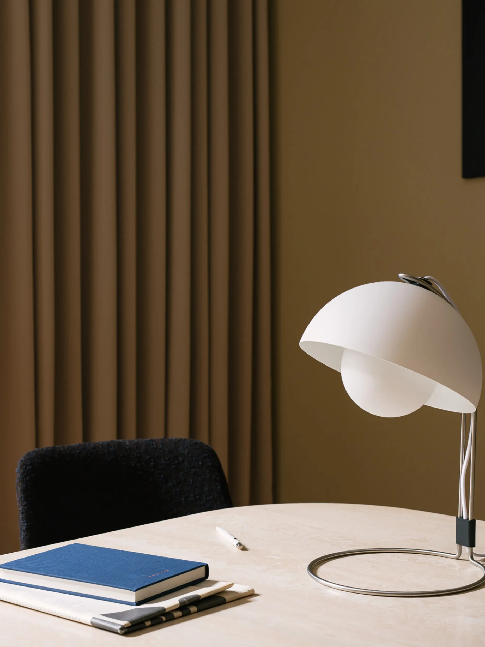 Lampe a poser flowerpot vp4 blanc mat - &tradition