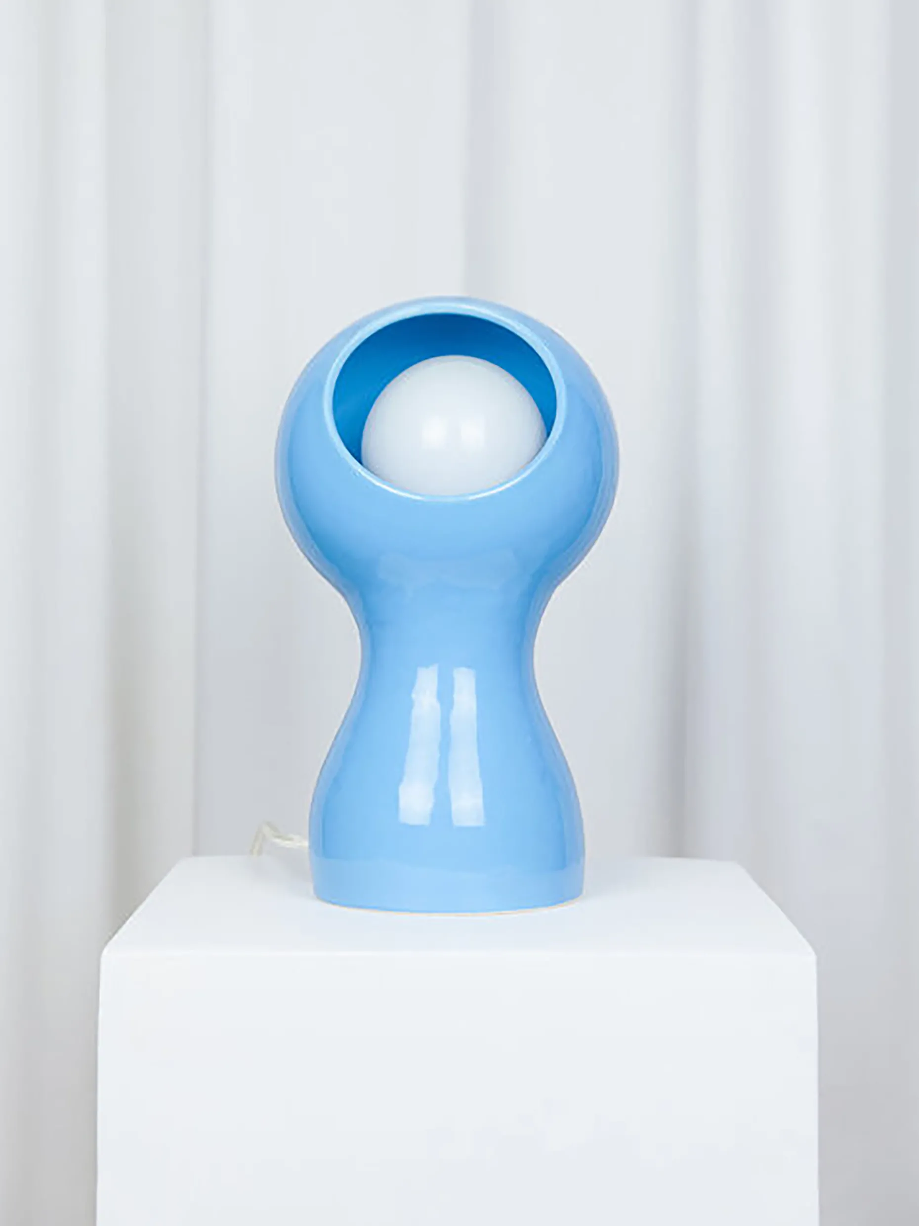 Lampe a poser glob bleu - lola mayeras