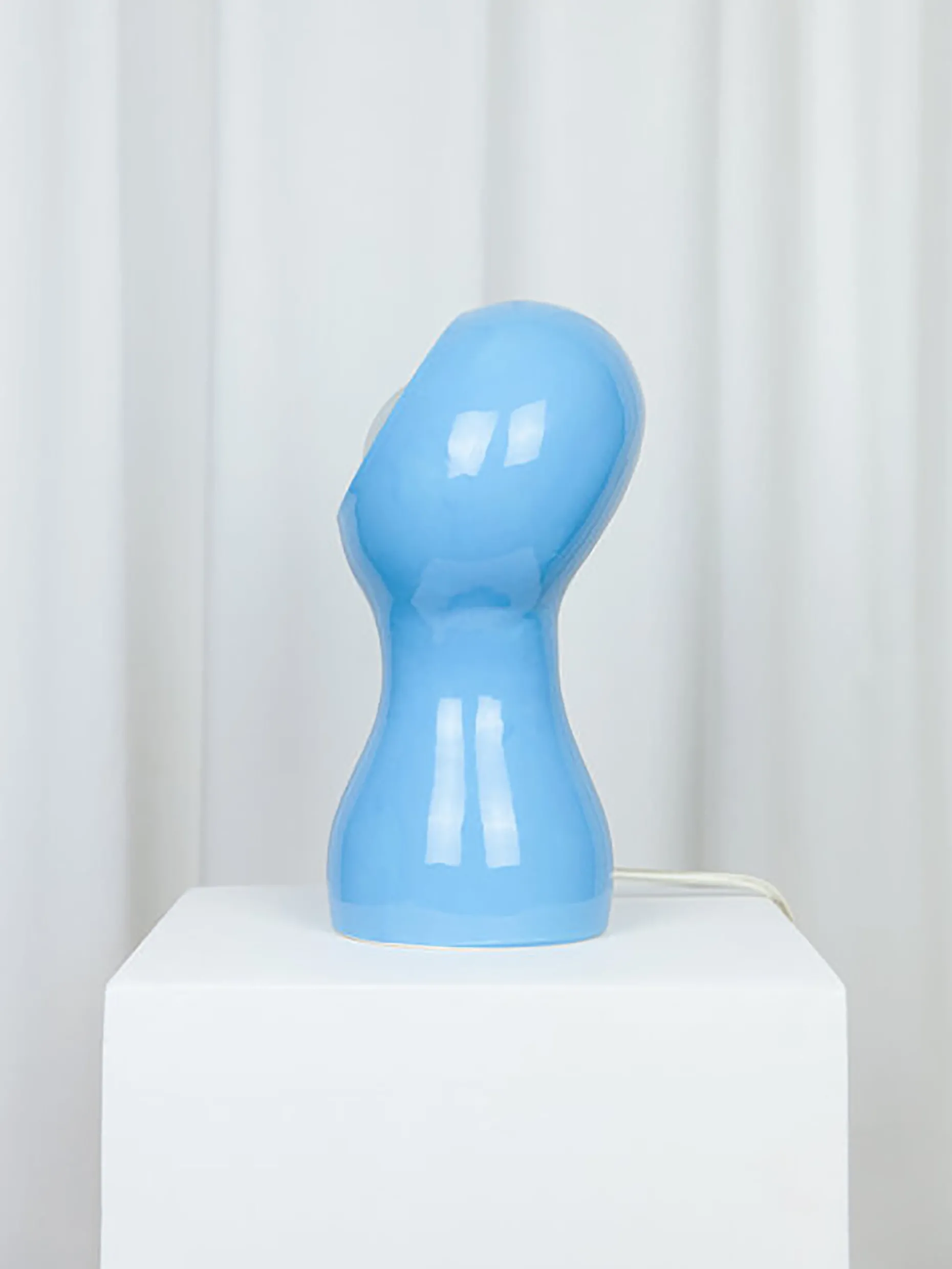 Lampe a poser glob bleu - lola mayeras