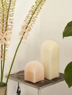 Lampe a poser parade 180 viola heyn-johnsen verre rose - hay