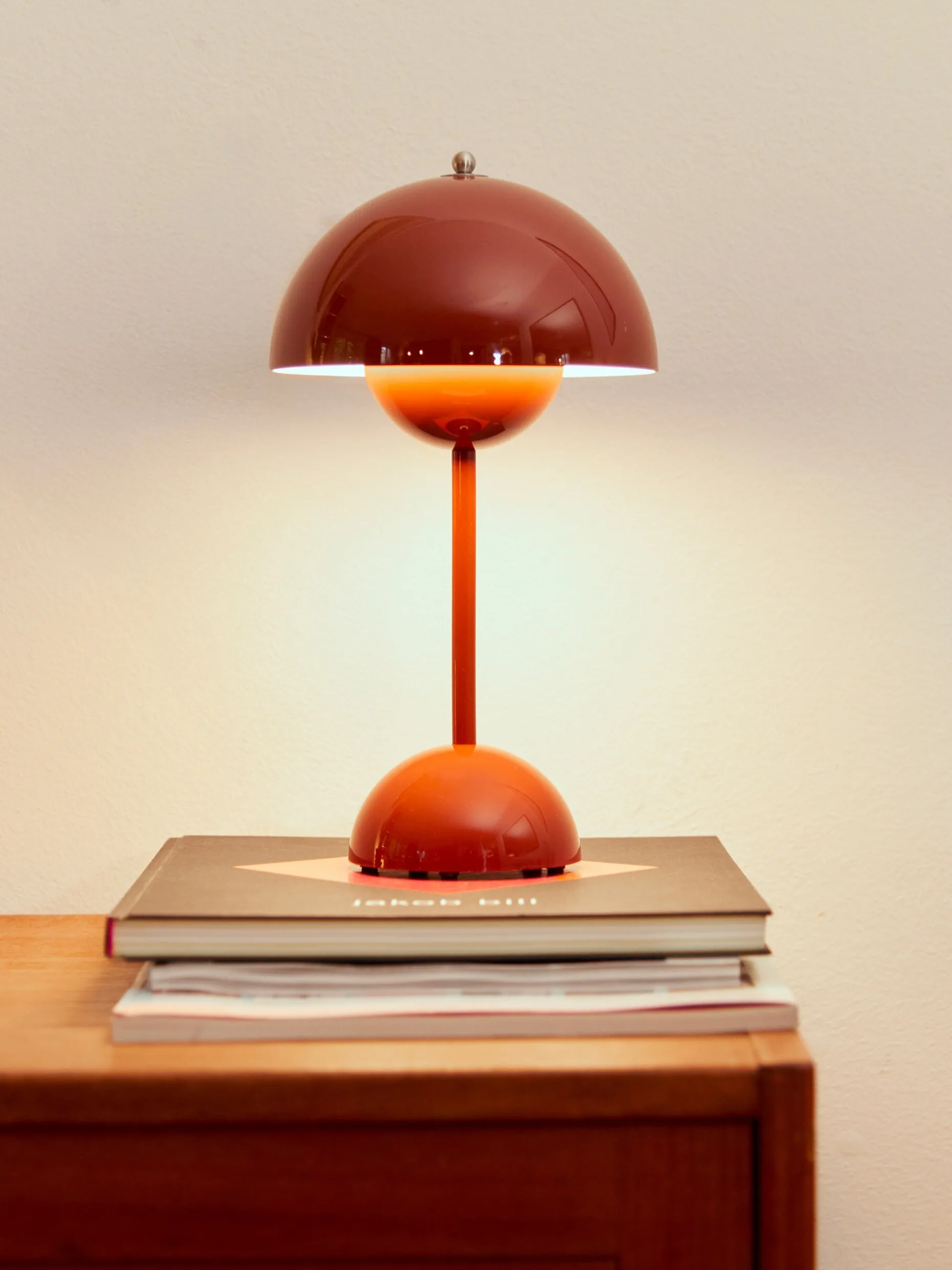 Lampe de table sans fil rechargeable flowerpot vp9 rouge vermillon - &tradition