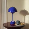 Lampe de table sans fil rechargeable flowerpot vp9 bleu cobalt - &tradition