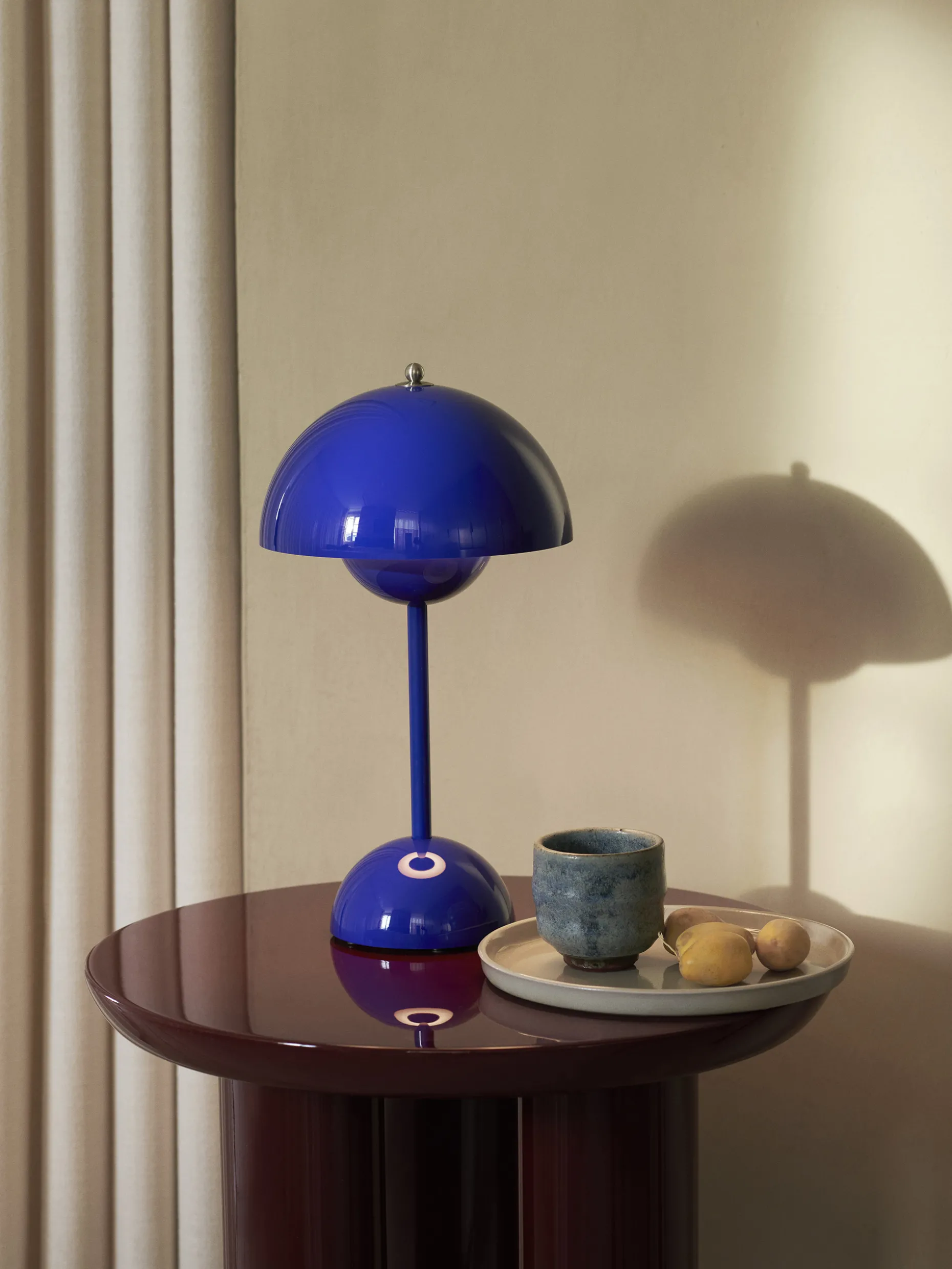 Lampe de table sans fil rechargeable flowerpot vp9 bleu cobalt - &tradition