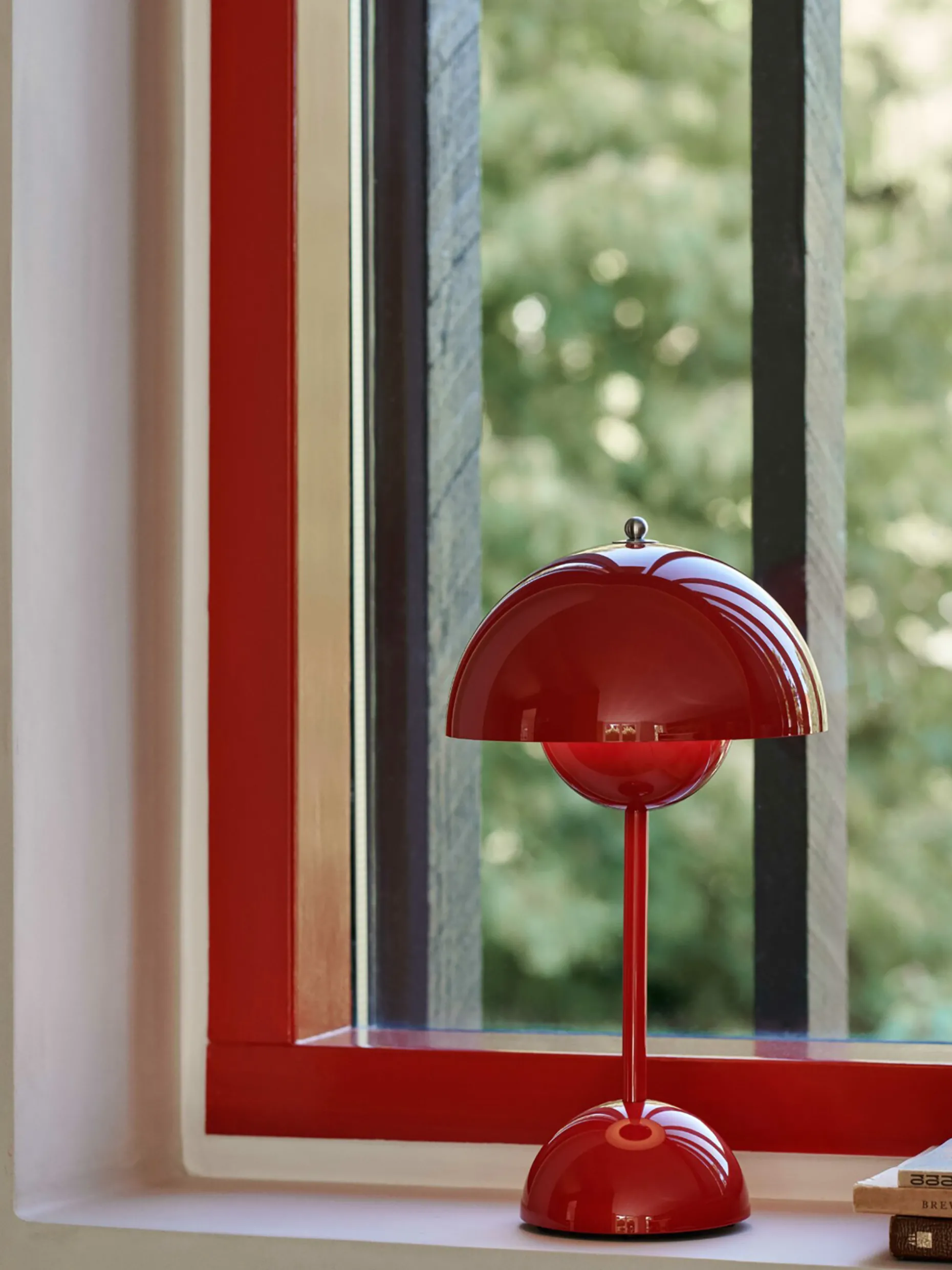 Lampe de table sans fil rechargeable flowerpot vp9 rouge vermillon - &tradition