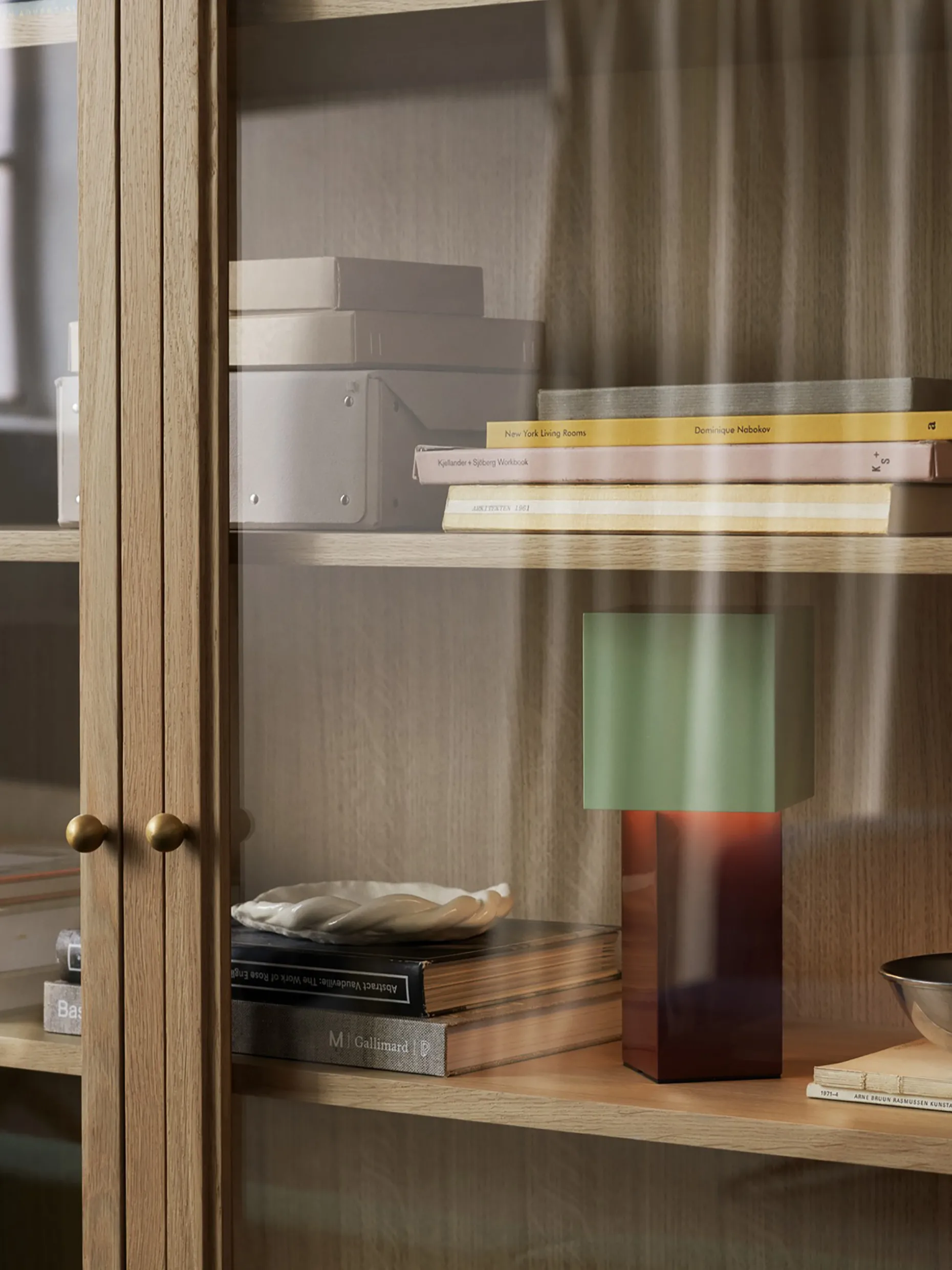 Lampe de table sans fil rechargeable pivot atd7 ochre menthe - &tradition