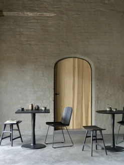 Table carre torsion chene noir 70 cm - ethnicraft