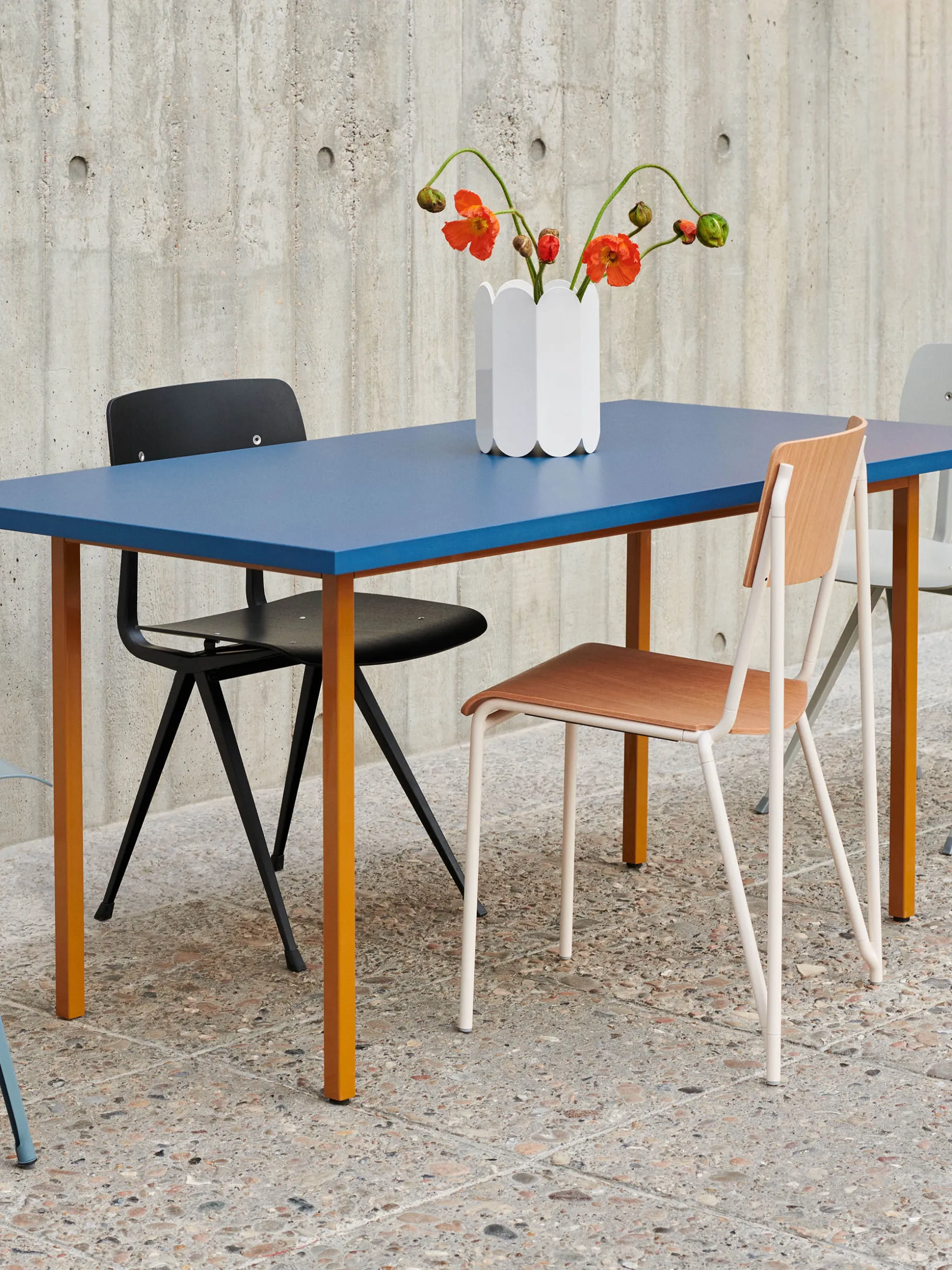 Table rectangulaire two-colour muller van severen bleu pied ocre l200cm - hay